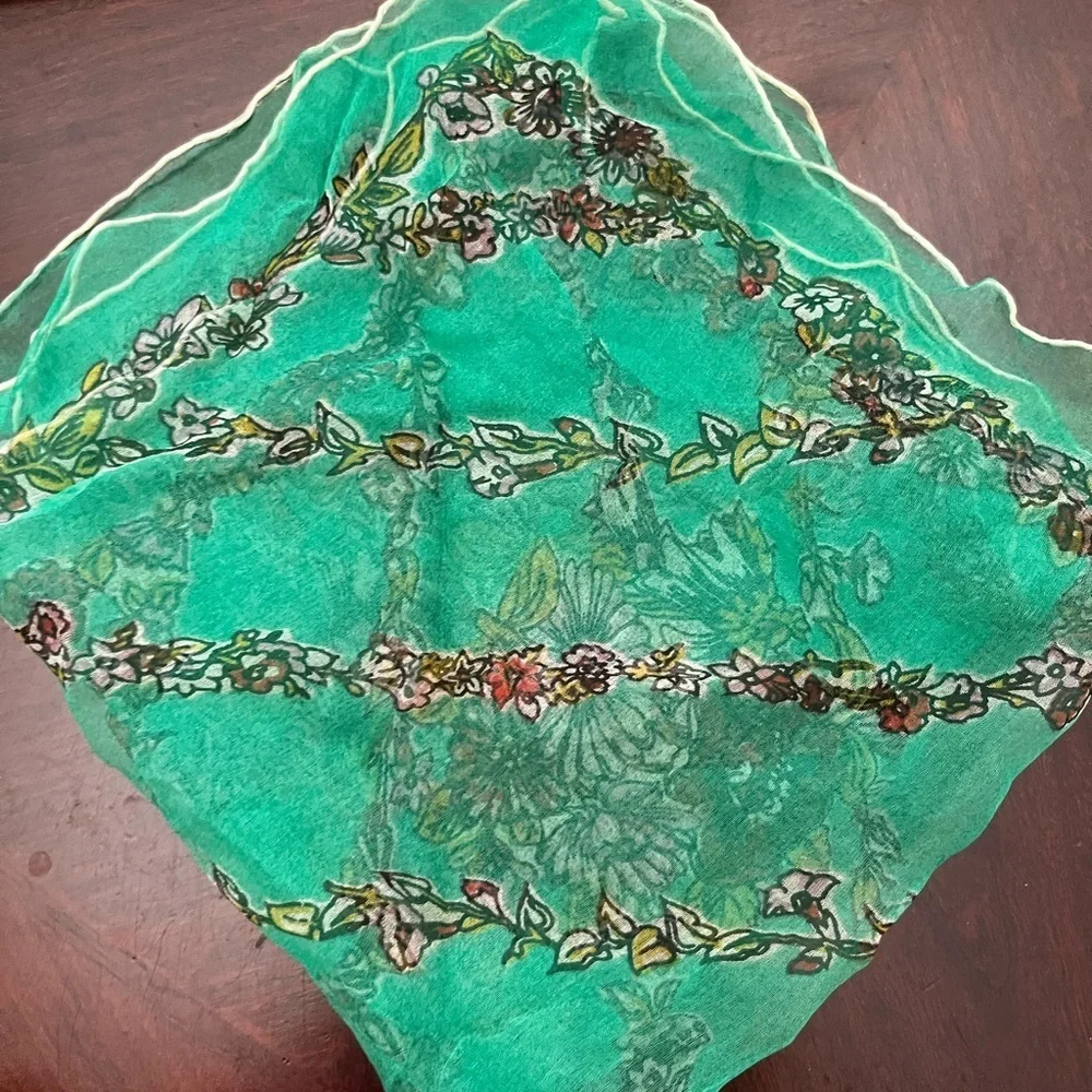 Elegant Green Scarf vintage silk( Crepes)